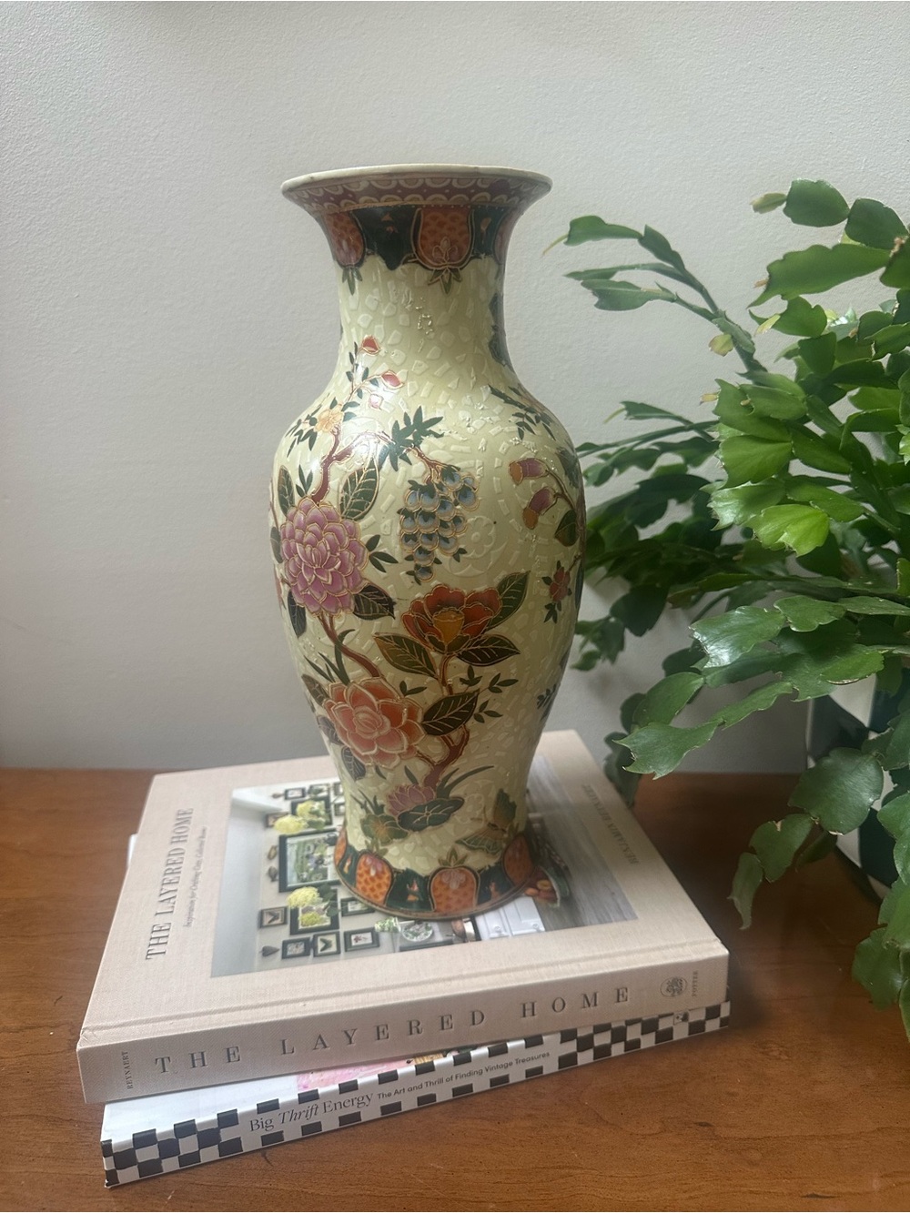 Vintage Chinese Chinoiserie Porcelain Vase